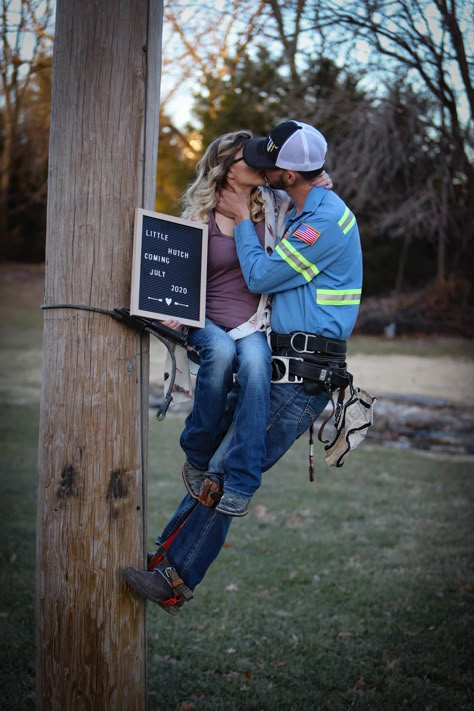 Lineman Picture Ideas, Lineman Couple Pictures, Lineman Photo Shoot, Lineman Baby Pictures, Lineman Gender Reveal Ideas, Lineman Baby Announcement, Casual Pregnancy Announcement, Amberley Snyder, Creative Baby Announcements