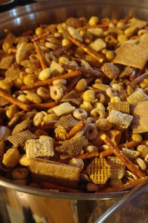 Spicy Chex Mix, Homemade Chex Mix Recipe, Chex Mix Original, Party Mix Recipe, Party Mix Snacks, Homemade Chex Mix, Wheat Chex, Chex Party Mix, Cereal Mix