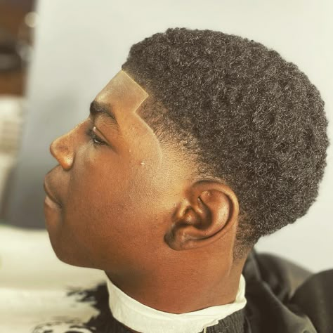 Taper Fade Short Hair Black, Short Hair Low Taper, Low Afro Fade, Short Afro Men Hairstyles, Taper Fade Haircut Black Short Hair, Low Taper Fade Black Men, Mid Taper Black Men, Short Taper Fade Haircut Black Men, Tapper Fade Black Men Haircut