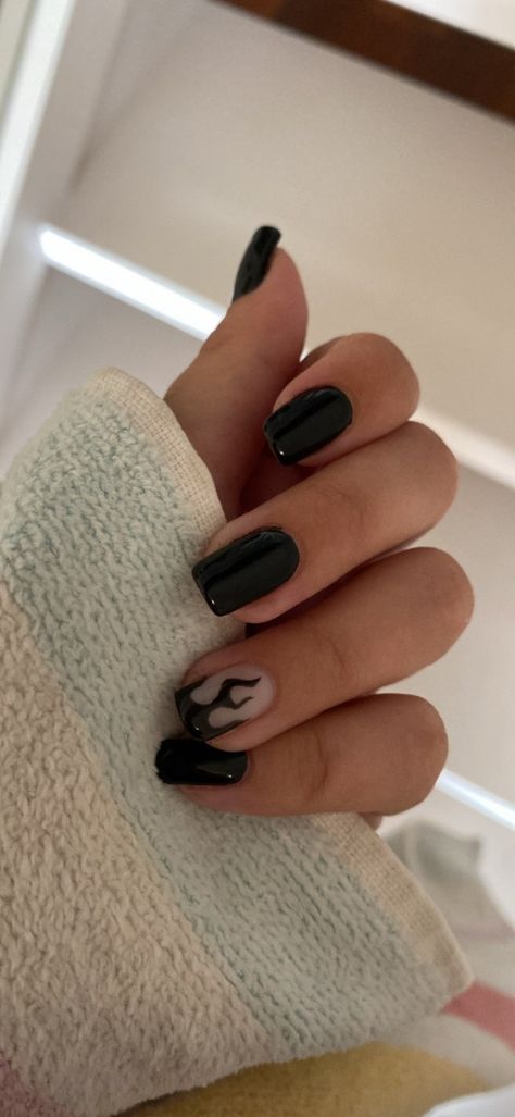 Black Nails With Art Designs, Simple Short Acrylic Nails Black, Black Nails Inspiration Square, Short Gel Nail Designs Black And White, Nail Black Design Simple, Black Square Nails With Design, Short Black Nails With Accent Nail, Easy Summer Short Nails, Short Nail Designs Simple Classy