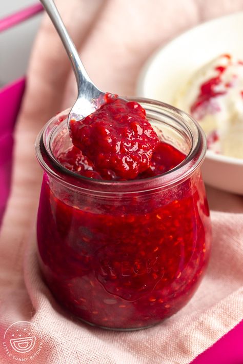 Homemade Raspberry Compote is an easy to make dessert sauce made in just 15 minutes and with 4 ingredients. It's perfect for ice cream or pancakes! Raspberry Compote Recipe, Raspberry Compote, Make Dessert, Compote Recipe, Dessert Sauce, Fruit Compote, Raspberry Sauce, Easy To Make Desserts, Ice Cream Toppings