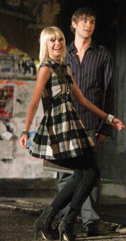 Jenny Humphrey Designs, Jenny Humphrey Outfits Season 1, Georgina Sparks Outfits, Jenny Humphrey Outfits, Jenny Humphrey Style, Nate Gossip Girl, Gg Outfits, Goth Mom, Short Girl Fashion