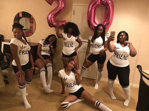 Girls Night❤ #melanin 15th Birthday Ideas, 19th Birthday Outfit, Sleepover Outfit, 16th Birthday Outfit, Friend Groups, 90s Fashion Outfits Hip Hop Party, Matching Outfits Best Friend, Squad Outfits, Girls Night Party