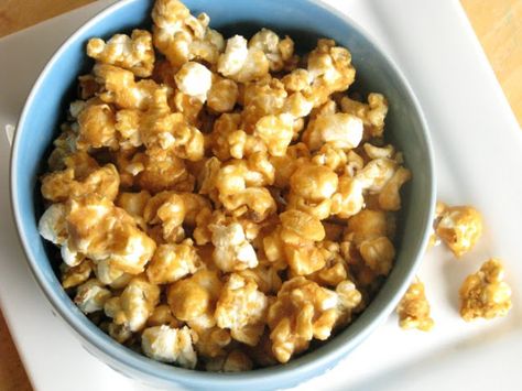 Paula Deens Caramel Corn RECIPE I am sitting here right now eating this and it is the best carmel corn that I have ever tasted.  You are going to love this one. Homemade Caramel Corn, Caramel Corn Recipes, Popcorn Recipes Caramel, Baked Caramel, Karo Syrup, Popcorn Treats, Paula Deen Recipes, Caramel Corn, Popcorn Recipes