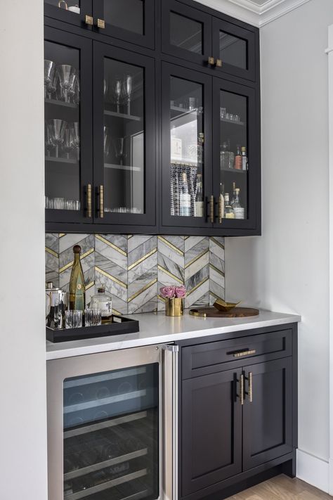 Black, white and gold Butler's Pantry by A-List Interiors - Lookbook - Dering Hall Tan And Black House Interior, Butlers Pantry With Wine Rack, Modern Open Concept Kitchen Living Room, Butlers Pantry Bar, Office Morale, Basement Finish, Kitchen 2023, Home Wet Bar, Beverage Bar