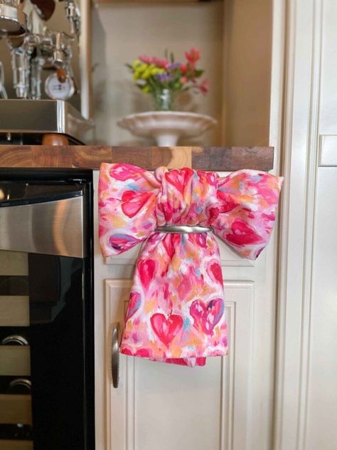 How to Recreate the Viral Dish Towel Bow - Zappy Dots Girly Inspiration, Kids Tea Party, Diy Dish, Dish Rag, Tea Party Food, Painted Hearts, Hanging Towels, Christmas Bows, Big Bows