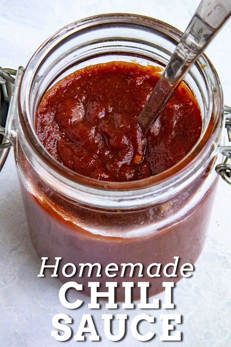 Old Fashioned Chili, Homemade Chili Sauce, Sweet Chili Sauce Recipe, Homemade Chilli, Chili Sauce Recipe, Hot Sauce Recipes, Homemade Condiments, Homemade Chili, Colorful World