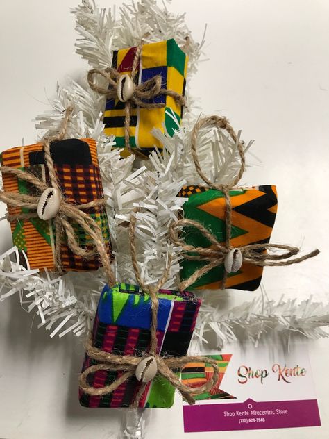 Kwanzaa Christmas Tree, African Theme Christmas Tree, African Christmas Decor, Christmas Decor Recycled, African Christmas Decorations, Diy Kwanzaa Decorations, Kwanzaa Decor, Miniature Presents, Recycled Ornaments