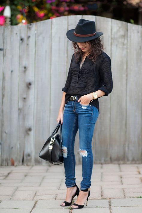 Black Fedora - Finding The Right Hat http://www.alterationsneeded.com/2014/06/black-fedora-finding-right-hat.html?utm_campaign=coschedule&utm_source=pinterest&utm_medium=Kelly%20Alterations%20Needed%20(Alterations%20Needed%20Lookbook)&utm_content=Black%20Fedora%20-%20Finding%20The%20Right%20Hat Black Fedora Hat Outfit Summer, Black Fedora Hat Outfit, Felt Hat Outfit, Black Hat Outfit, Hat Outfit Fall, Fedora Outfit, Hat Outfit Summer, Fedora Hat Outfits, Black Shirt Outfits