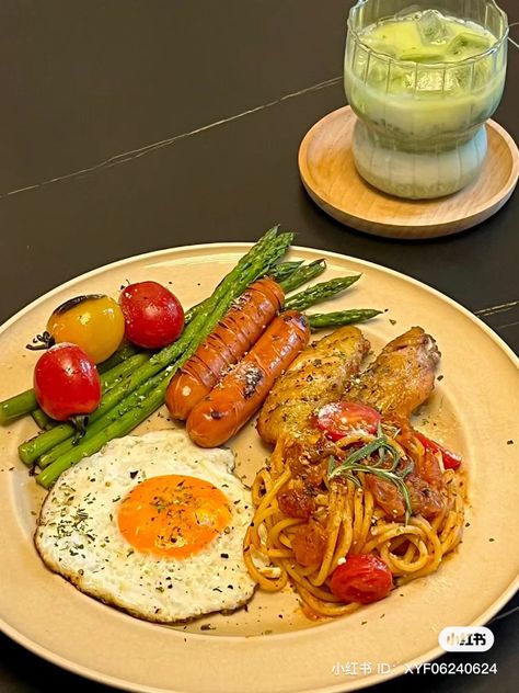 Healthy Breakfast Menu, Healthy Eating Meal Plan, Healthy Food Menu, Catering Ideas Food, Healthy Food Inspiration, Healthy Food Dishes, Resep Diet, Healthy Lifestyle Food, Healthy Food Motivation