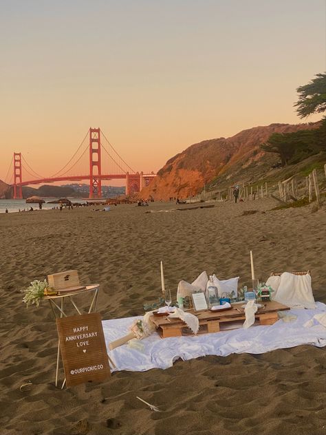 Proposal Ideas San Francisco, San Francisco Birthday Ideas, San Francisco Proposal, San Francisco Picnic, Beach Picnic Aesthetic, Baker Beach San Francisco, Will You Be My Girlfriend, San Francisco Bridge, Beach Romance