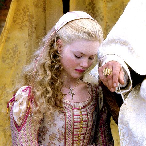 if i look back, i am lost: HOLLIDAY GRAINGER as LUCREZIA BORGIA in THE... Holliday Grainger, Lucrezia Borgia, The Borgias, Blonde, Fan, Tumblr