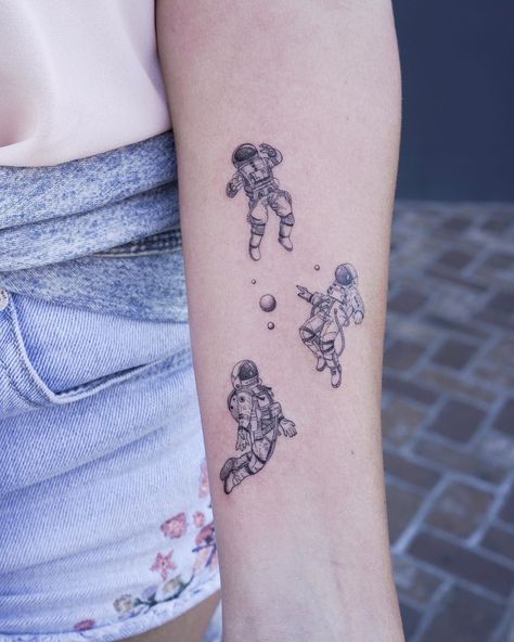 ˗ˏˋ J i n g ˎˊ˗ on Instagram: “Three astronauts for Jamie.  We are nothing but space dust trying to find it’s way back to the stars. 💫” Astronaut Tattoos, Orion Tattoo, Astronaut Tattoo, Space Dust, Planet Tattoos, Cute Tiny Tattoos, Space Tattoo, Boy Tattoos, Tattoos Gallery