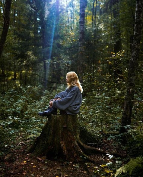 Unique Field Photoshoot, Forest School Aesthetic, Forest Aesthetic, Nature Photoshoot, Forest Photos, Shotting Photo, Senior Photoshoot, Forest Photography, Grad Photos