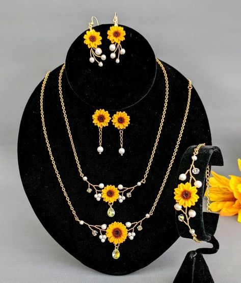 Crochet Acssesories, Sunflower Jewelry Diy, Polymer Clay Flower Jewelry, Sunflower Jewelry, Bridal Accessories Jewelry, Polymer Clay Dolls, Magical Jewelry, Thread Earrings, Bangles Jewelry Designs