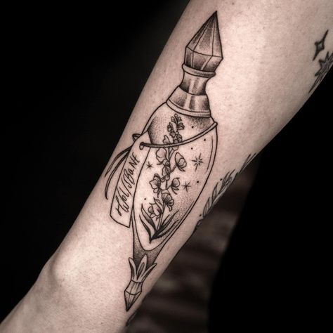 Poison Flower Tattoo, Poison Vile Tattoo, Poison Jar Tattoo, Poison Tattoo Ideas, Spell Jar Tattoo, Wolfsbane Tattoo, Poison Bottle Tattoo, Wolfsbane Potion, Potion Bottle Tattoo