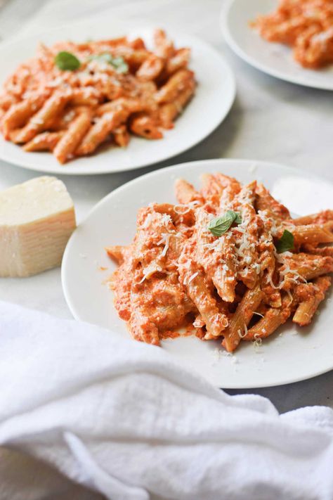 Red Pepper Goat Cheese Pasta Red Pepper Goat Cheese, Cooked Pasta Recipes, Roasted Red Peppers Recipes, Pepper And Onions, Cream Cheese Pasta, Cheese Pasta Recipes, Goat Cheese Pasta, Cheese Sauce For Pasta, Savory Treats