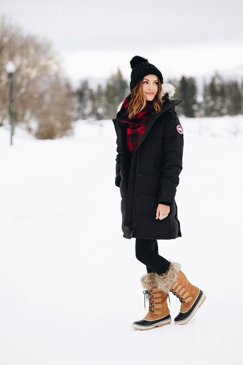 Lauren Kay Sims, Snow Outfits, North Face Pullover, Pullovers Outfit, Sorel Joan, Plaid Pullover, Trendy Outfits Winter, Snow Outfit, Braut Make-up