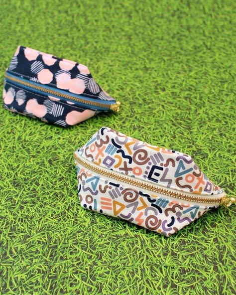 DIY Mini Pouch Bag [Video] | Taschen nähen, Tasche nähen schnittmuster, Taschen selber nähen Wide Open Pouch Tutorial, Pocket Purses Diy, Sewing Group Projects, Diy Mini Pouch Bag, Mini Bag Diy Sewing, Open Wide Zipper Pouch Tutorial, Sewing Pouches And Bags Diy Tutorial, Free Small Sewing Projects For Gifts, Embroidered Pouch Bags