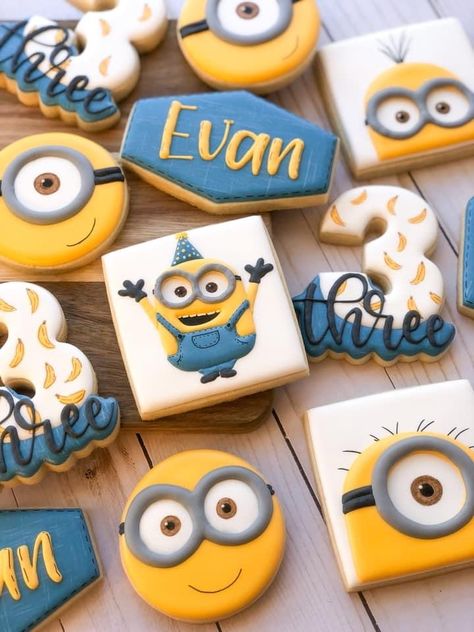 Minion Party Decorations, Minion Cookies, Minion Cupcakes, Royal Iced Cookies, Disney Cookies, Cookies Theme, Minion Birthday Party, Cookie Cake Birthday, Sugar Cookie Royal Icing