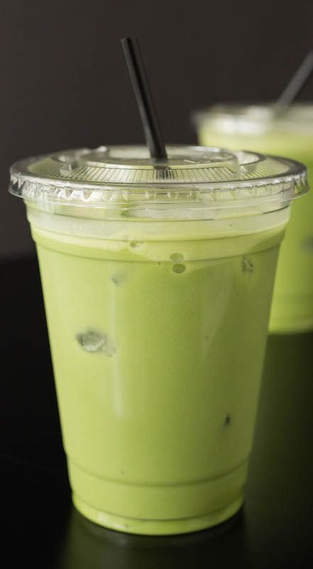 Make Starbucks Matcha Iced Latte at home with this recipe. Starbucks Iced Matcha Latte, Starbucks Iced Matcha, Green Tea Latte Recipe, Copycat Drink Recipes, Copycat Starbucks Drinks, Starbucks Matcha, Tea Latte Recipe, Matcha Latte Recipe, Copycat Starbucks