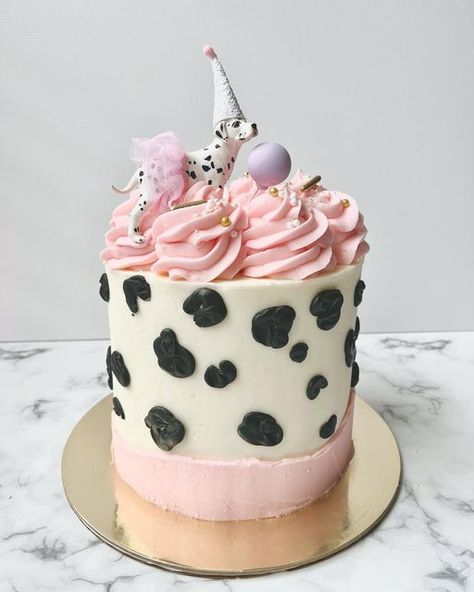 Dalmatian First Birthday, Dalmation Party Ideas, Dalmation Birthday Cake, Dalmation Cake Ideas, Dalmatian Birthday Cake, Dalmation Cake, Dalmatian Cake, Vet Party, Christening Ideas