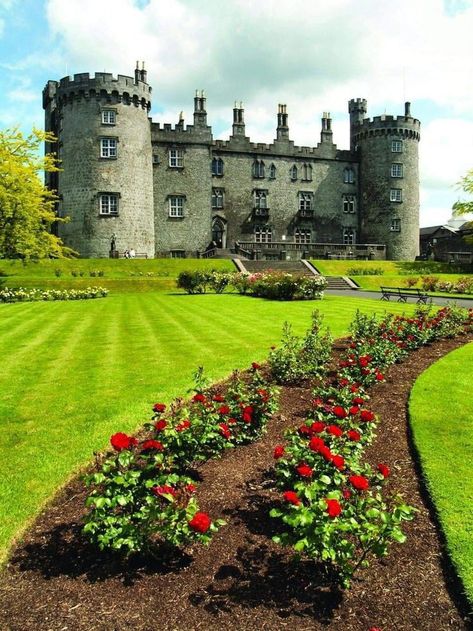 Castle House Island, Blarney Castle Ireland, Ireland Aesthetic, Castle Parts, Kilkenny Castle, Blarney Stone, Ireland Tours, Old Castle, Castles In Ireland