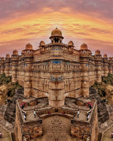 Gwalior Fort in different Style 👌 . @disvover_india : #GwaliorFort is an 8th century hillfort near Gwalior #CentralIndia. The #fort consists of a defensive structure and two main palaces Gujari Mahal and Man Mandir built by Man Singh Tomar. The fort... Gwalior Fort, India Travel Places, Ancient Indian Architecture, Visit India, India Tour, Indian Architecture, Madhya Pradesh, Tourist Places, Ancient Architecture