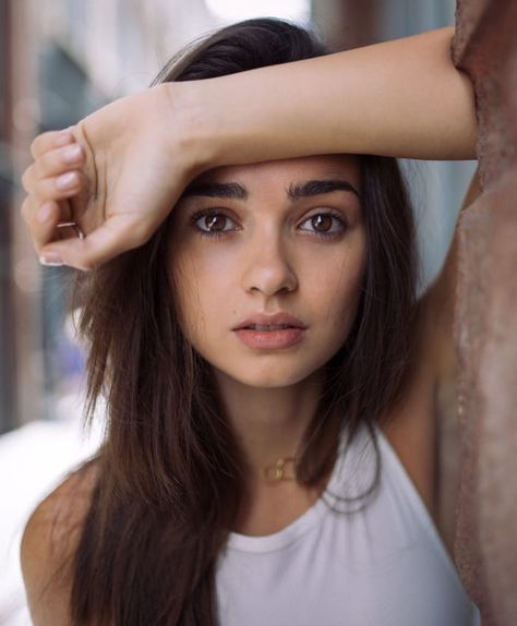 Emma Walton Emma Walton, Pretty Brown Eyes, Big Brown Eyes, Brown Hair Brown Eyes, Brown Eyed Girls, Portrait Inspiration, Brown Eyes, Beautiful Eyes, Aesthetic Girl