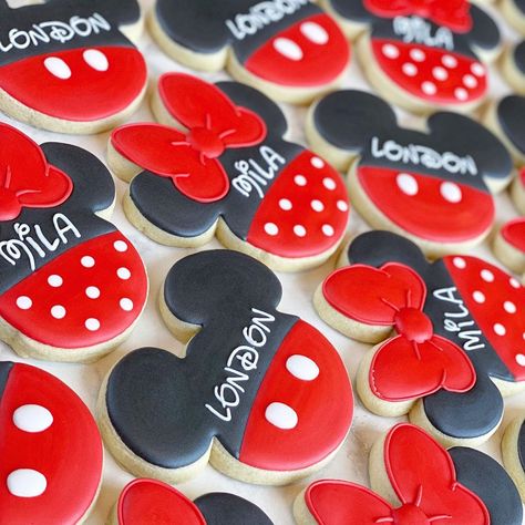 Mickey And Minnie Cookies Decorated, Minnie Mouse Royal Icing Cookies, Mickey Cookies Decorated, Mickey Mouse Cookies Decorated, Mickey Mouse Sugar Cookies, Mickey Sugar Cookies, Mickey Cookies, Mouse Cookies, Mickey Mouse Cookies