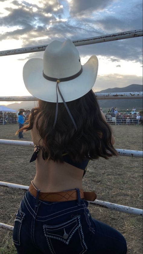 Latina Outfit Ideas, Trajes Country, Foto Cowgirl, Small Basement Ideas, Vaquera Outfit, Latina Outfit, Latina Outfits, Small Basement, Latina Fashion Outfits