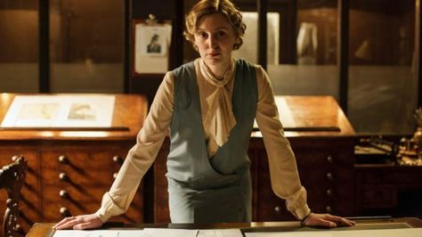 downton abbey season six Lady Edith Crawley, Downton Abbey Season 6, Edith Crawley, Downton Abbey Costumes, Downton Abbey Series, Lady Sybil, Breaking My Heart, Laura Carmichael, Elizabeth Mcgovern