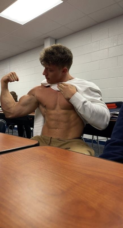 Big Biceps Men, Georgie Cooper, Men Bodies, Big Biceps, Soldier, High School, Cd, Anime, Quick Saves