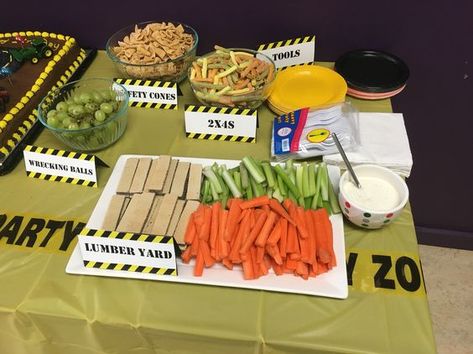 Construction Party Table Setup, Party Theme Food Ideas, Construction Food Ideas, Construction Theme Food Ideas, Construction Party Food Ideas, Construction Birthday Food, Construction Party Theme, Construction Party Food, Excavator Birthday