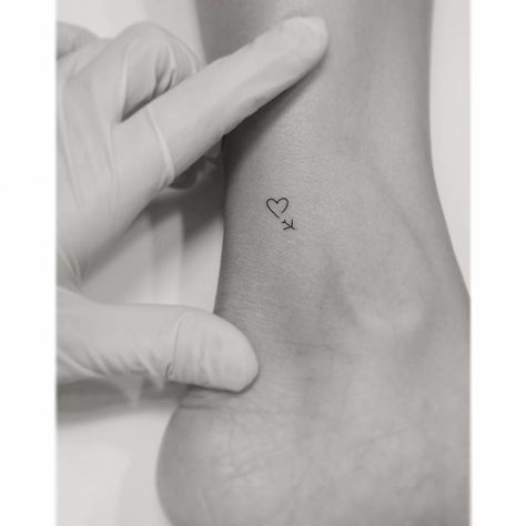 Airplane and heart. Tattoo Sevilla, Travel Tattoo Small, Airplane Tattoo, Plane Tattoo, Tiny Heart Tattoos, Small Girly Tattoos, Tiny Wrist Tattoos, Airplane Tattoos, Herz Tattoo