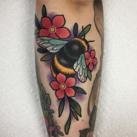 Ink It Up Trad Tattoos Blog Bee And Flower Tattoo, Honey Bee Tattoo, Honeycomb Tattoo, Bumble Bee Tattoo, American Traditional Tattoos, Traditional Style Tattoo, Insect Tattoo, Traditional Tattoo Sleeve, Traditional Tattoo Art