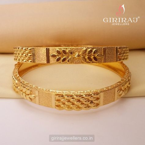 Gold Bangles Design Indian, Gold Bengals Designs Latest, Gold Bangles Design Modern, Antique Gold Bangles Design, Latest Gold Bangles, Simple Gold Bangle, Plain Gold Bangles, Marathi Bride, Gold Bangles Indian