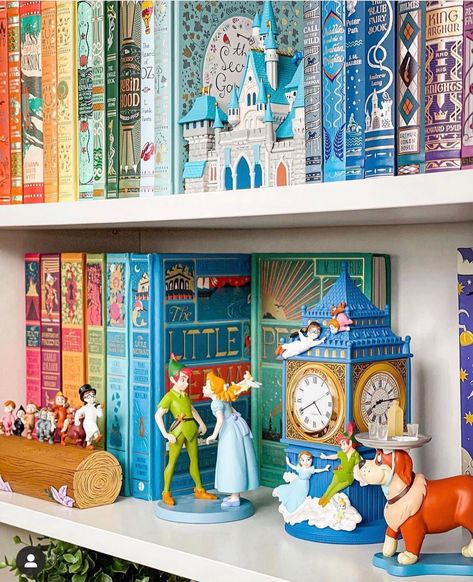 Disney Playroom, Kidcore Nostalgia, Disney At Home, Casa Disney, Disney Office, Disney House, Deco Disney, Nerd Room, Disney Bedrooms