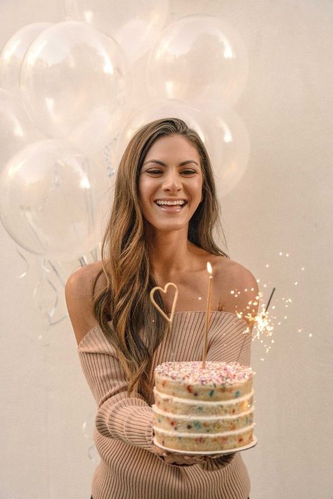 31 Birthday, Wellness Skincare, Birthday Balloons Pictures, 21st Birthday Photoshoot, Cute Birthday Pictures, 31st Birthday, Birthday Photography, Foto Poses, Birthday Love