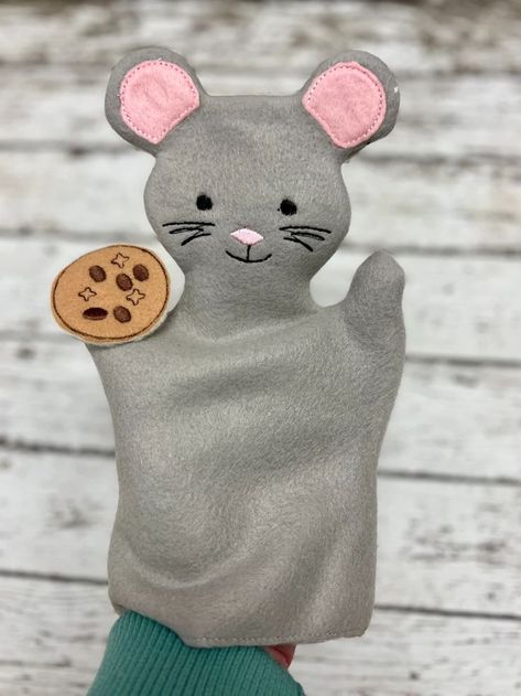 Mouse Hand Puppet Mouse Teaching Singing, Mouse Puppet, Party Favors Christmas, Puppets Diy, Puppet Patterns, Toy Toy, Singing Time, Mouse Party, Hand Puppet