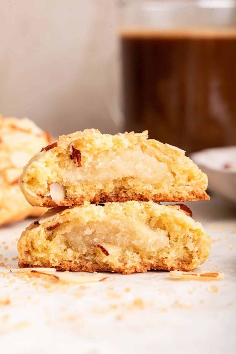 Almond Croissant Cookies 12 Tomatoes, Dessert With Almonds, Almond Croissant Cookie Recipe, Chocolate Croissant Cookies, Almond Filling Cookies, Almond Croissant Muffins, Almond Croissant Cookies Recipe, Interesting Christmas Cookies, Almond Crossaint Cookie