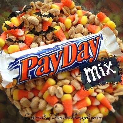 Domestic Femme: Favorite Fall Snacks: PayDay Mix Candy Corn Peanuts M&m, Tailgating Snacks, Payday Candy, Payday Candy Bar, Candy Pumpkins, Fall Snack Mixes, Halloween Snack Mix, Golden Grahams, Salted Peanuts