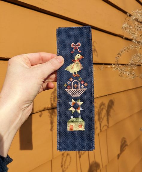 Cross Stitch No. 9 Flower Basket Bookmark Cross Stitch Pattern PDF, Duck Goose House Quilt Star Motif Floral Cute Folk, Mrs. Grossman - Etsy UK Goose House, Bookmark Cross Stitch Pattern, Bookmark Cross Stitch, Quilt Star, Tiny Cross Stitch, Friend Crafts, Star Motif, Cross Stitch Bookmarks, House Quilts