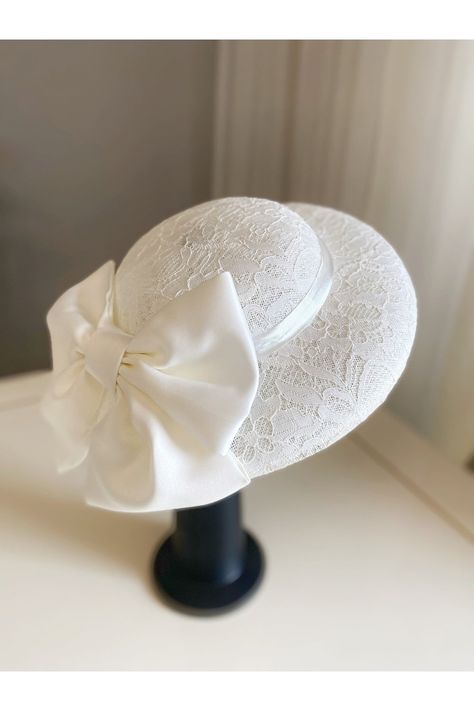 Bridal Bow Hat Satin Bowknot Wedding Hat Detailed Guipure - Etsy Turkey Elegant Fits, Top Hat Fascinator, Bridal Bow, Classy Hats, Hat Cream, Vintage Headpiece, Bow Wedding, Bridal Sash Belt, Hat Fascinator