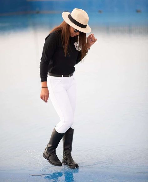 17 Gorgeous Equestrian Outfit Ideas for Women Old Money Equestrian Aesthetic, Summer Equestrian Outfits, European Style Outfits, Dark Fuschia, Equestrian Outfit, Horseback Riding Outfits, Equestrian Aesthetic, Hunter Outfit, Aesthetic Old Money