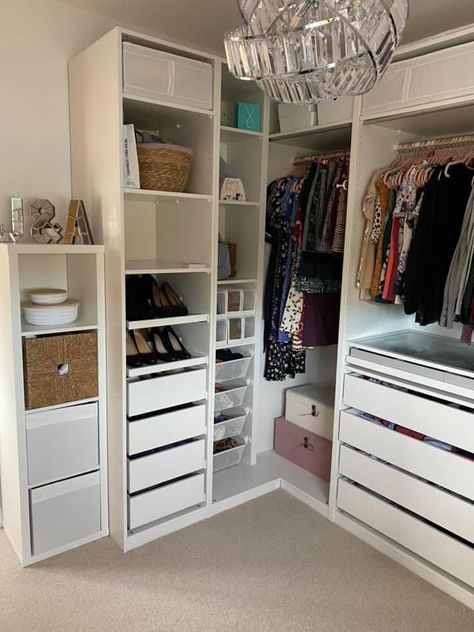 L Shaped Wardrobe Design Bedroom, L Shape Closet Design Small Spaces, Corner Pax Wardrobe Ikea, L Shape Closet, L Shape Wardrobe Design, L Shaped Closet Designs, Ikea Dressing Room, Small Closet Design, Small Dressing Rooms