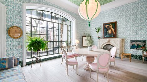 Julian Schnabel Designed an $18.5 Million Technicolor Townhouse in New York Julian Schnabel, Glam Dining, New York Townhouse, Paris Markets, Steel Bed, Townhouse Designs, White Carpet, Hanging Lanterns, Outdoor Rooms