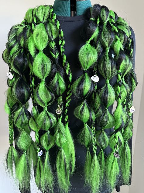 Green Bubble Braids, Green Festival Braids, Green Halloween Costume, Braided Hair Extensions, Green Braids, Rave Braids, Hair Butterfly, Festival Braids, Dark Green Hair