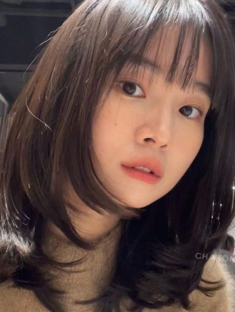 Korean wispy bangs for layered medium length Soft Wispy Bangs Asian, Short Layered Hair With Wispy Bangs, Wispy Bangs With Curtain Bangs, How To Do Bangs, Asian Bangs Round Face, Wispy Curtain Bangs Round Face, Wispy Bangs With Face Framing Layers, How To Cut Wispy Bangs, Light Bangs Wispy