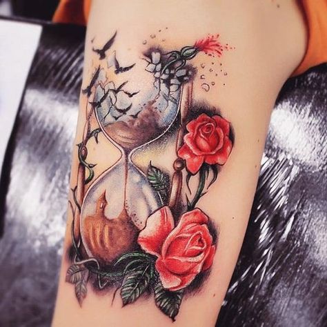 Like a fairy tale ”Sleeping Beauty” this tattoo looks very interesting. Mystical Tattoos, Hourglass Tattoo, Tattoo Master, 4 Tattoo, Mehndi Tattoo, Old Tattoos, Rose Tattoo Design, Different Tattoos, Hour Glass